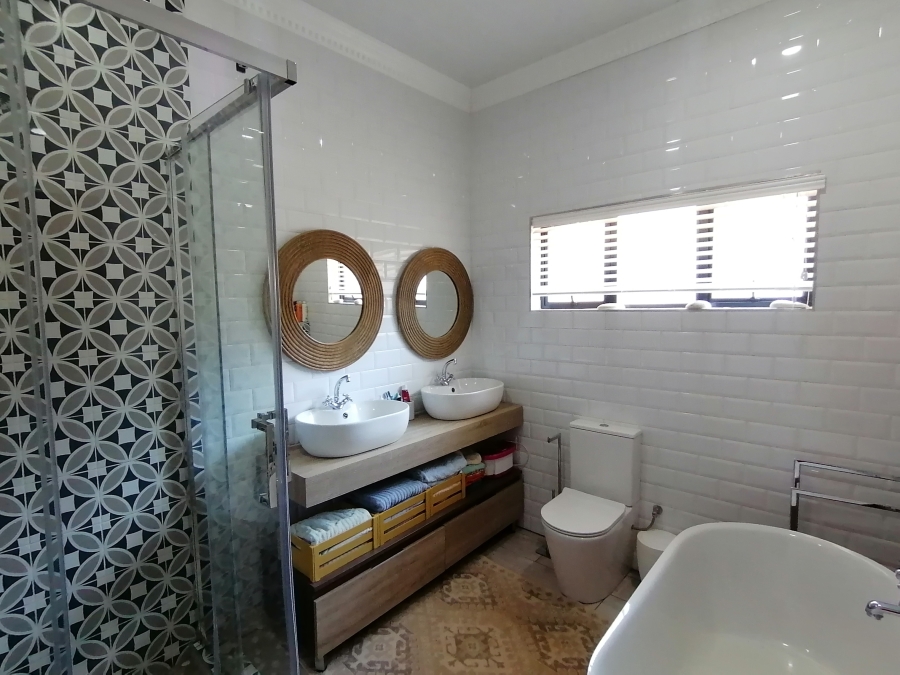 6 Bedroom Property for Sale in Wilkoppies North West